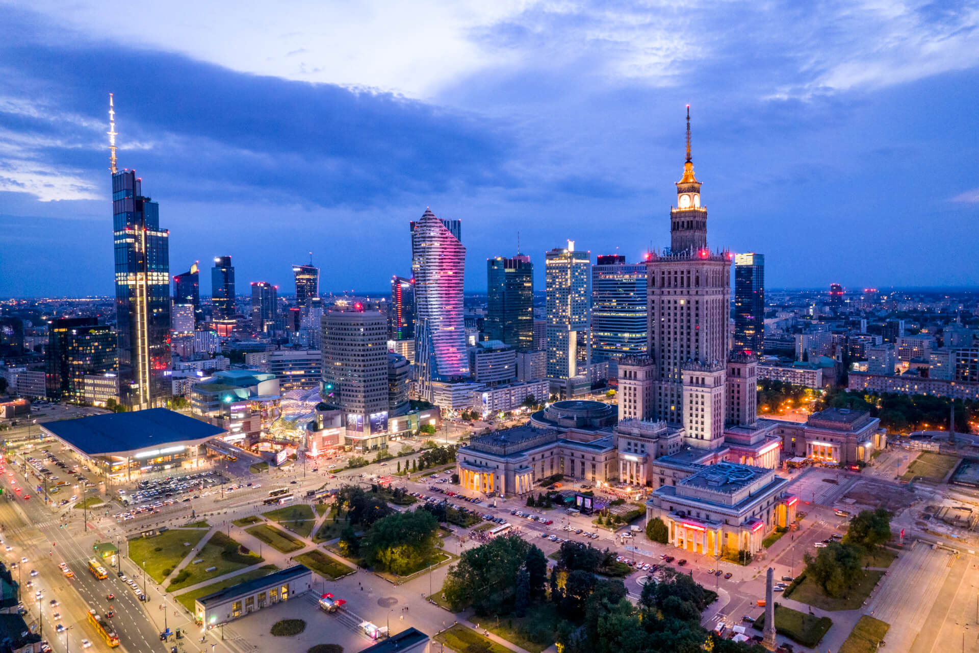 1Centrum-PKiN-Varso-wieżowce-wieczór_fot. m.st. Warszawa